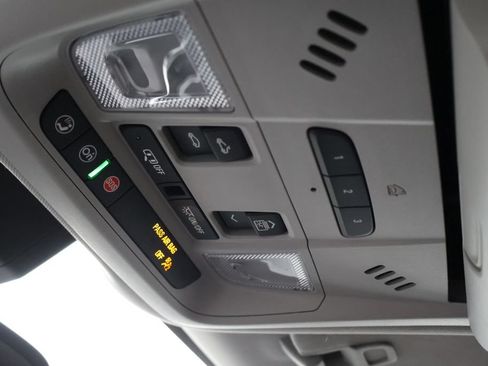 Used 2023 Chevrolet Equinox Premier AWD/4WD image 33