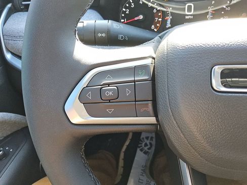 Used 2025 Jeep Compass Latitude image 24