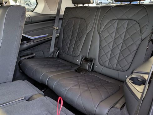 Used 2024 BMW X7 xDrive40i image 30