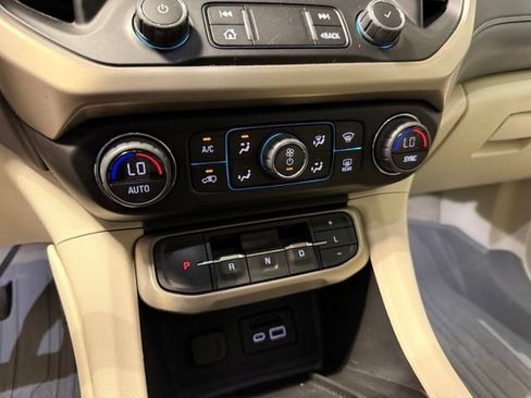 Used 2022 GMC Acadia Denali w/ Denali Ultimate Package AWD/4WD image 23