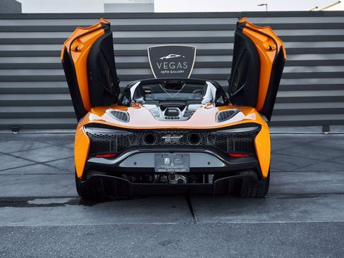 Used 2025 McLaren Artura Spider image 31