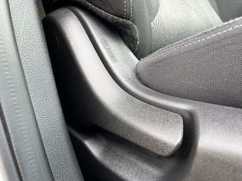 Used 2024 Nissan Rogue SV AWD/4WD image 25