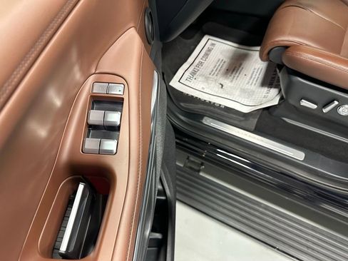 Used 2025 Lincoln Navigator L Reserve image 9