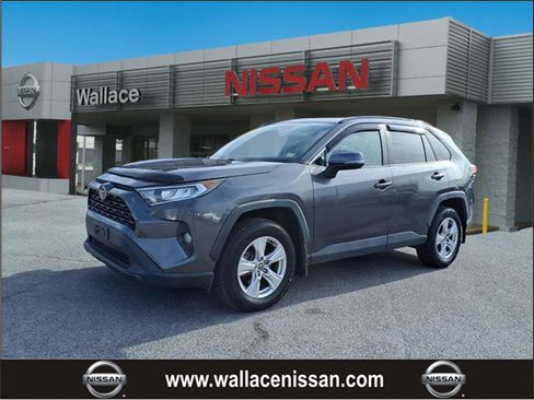 Used 2020 Toyota RAV4 XLE image 1
