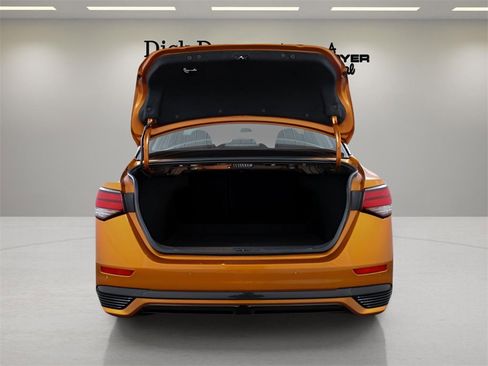 Used 2025 Nissan Sentra SR w/ SR Premium Package image 15