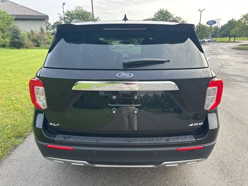 Used 2024 Ford Explorer XLT w/ Equipment Group 202A AWD/4WD image 15