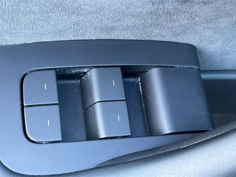 Used 2023 Tesla Model Y Performance image 12