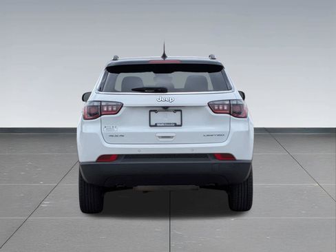 Used 2025 Jeep Compass Limited image 5