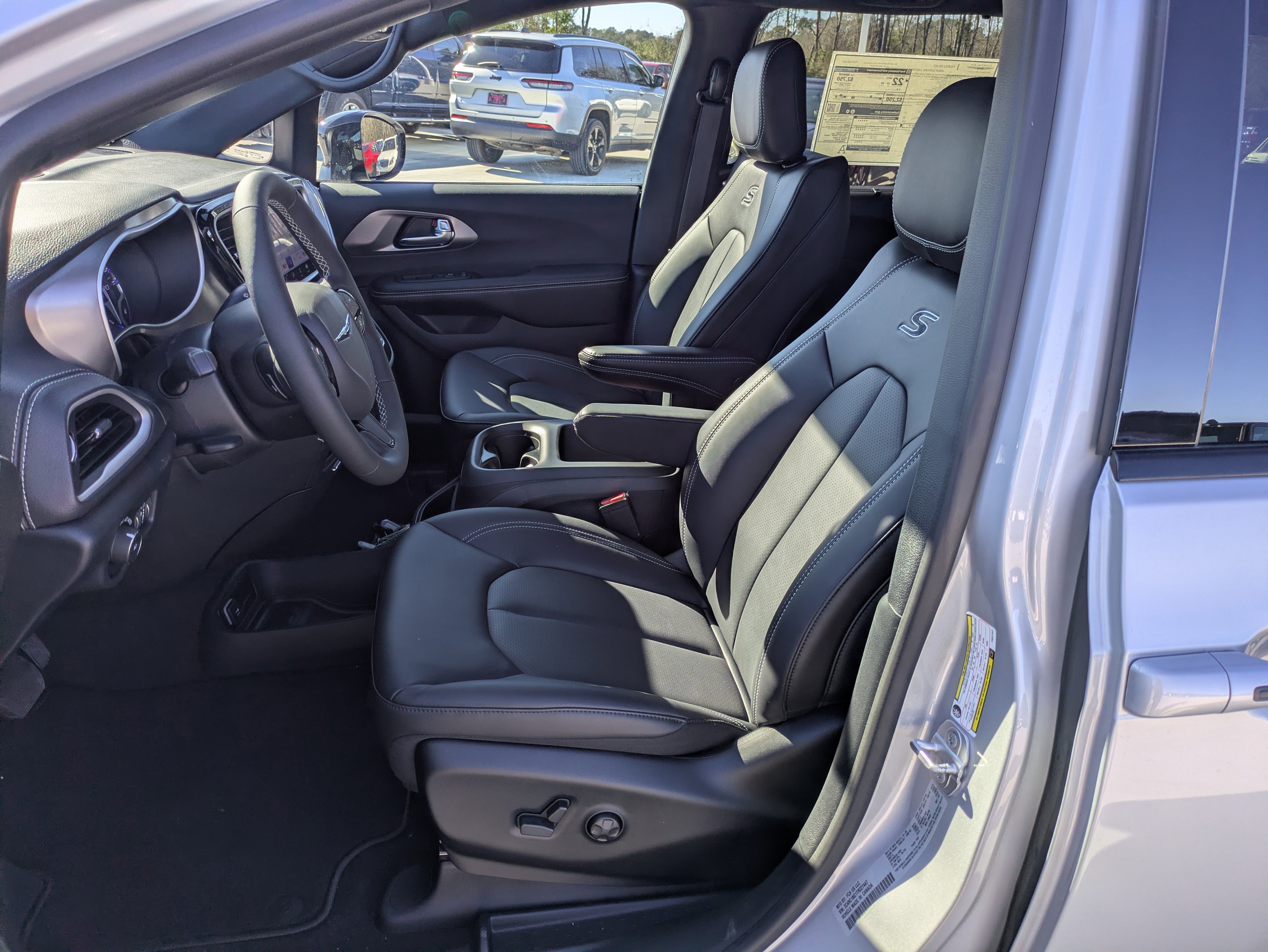 New 2026 Chrysler Pacifica Select w/ S Appearance Package FWD image 10