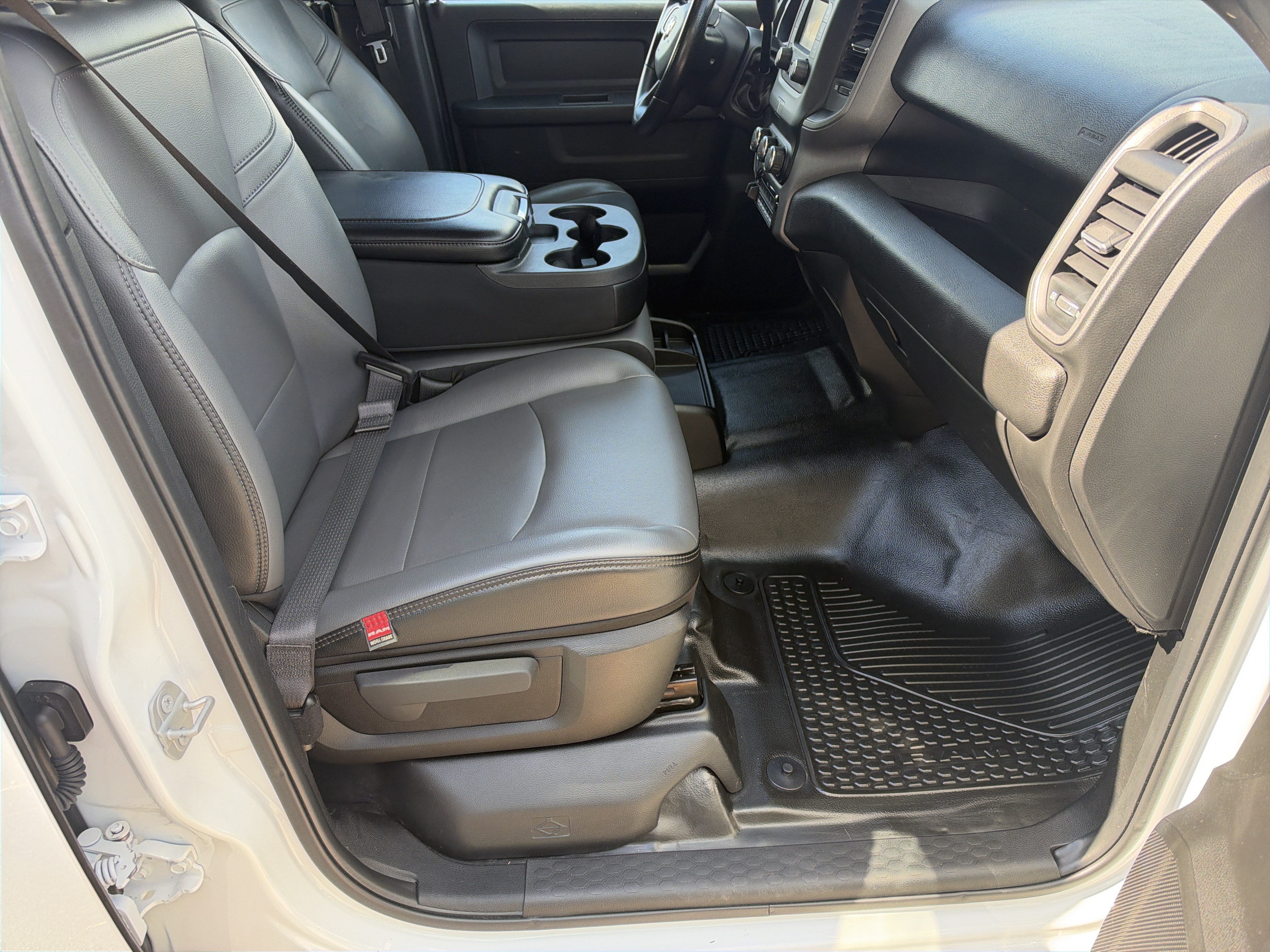 Used 2022 RAM 2500 Tradesman w/ Chrome Appearance Group RWD image 16