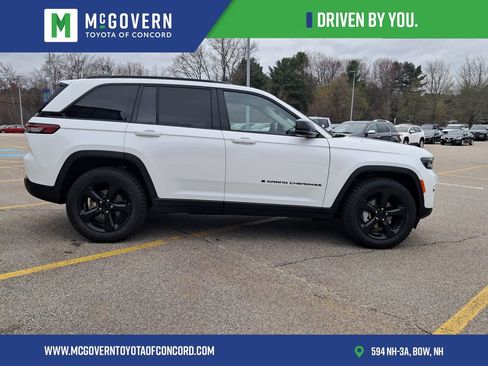Used 2023 Jeep Grand Cherokee Limited w/ Black Appearance Package AWD/4WD image 8