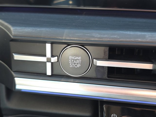 Certified 2025 Hyundai Santa Fe Limited AWD/4WD image 17