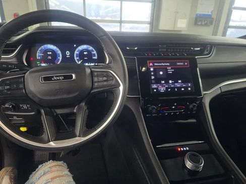 Used 2024 Jeep Grand Cherokee Altitude AWD/4WD image 10