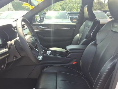 Certified 2023 Jeep Grand Cherokee Overland w/ Luxury Tech Group IV AWD/4WD image 18