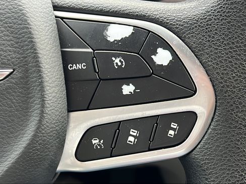 Used 2019 Chrysler Pacifica Touring Plus w/ Advanced Safetytec Group FWD image 20