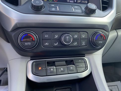 Used 2021 GMC Acadia SLT image 28