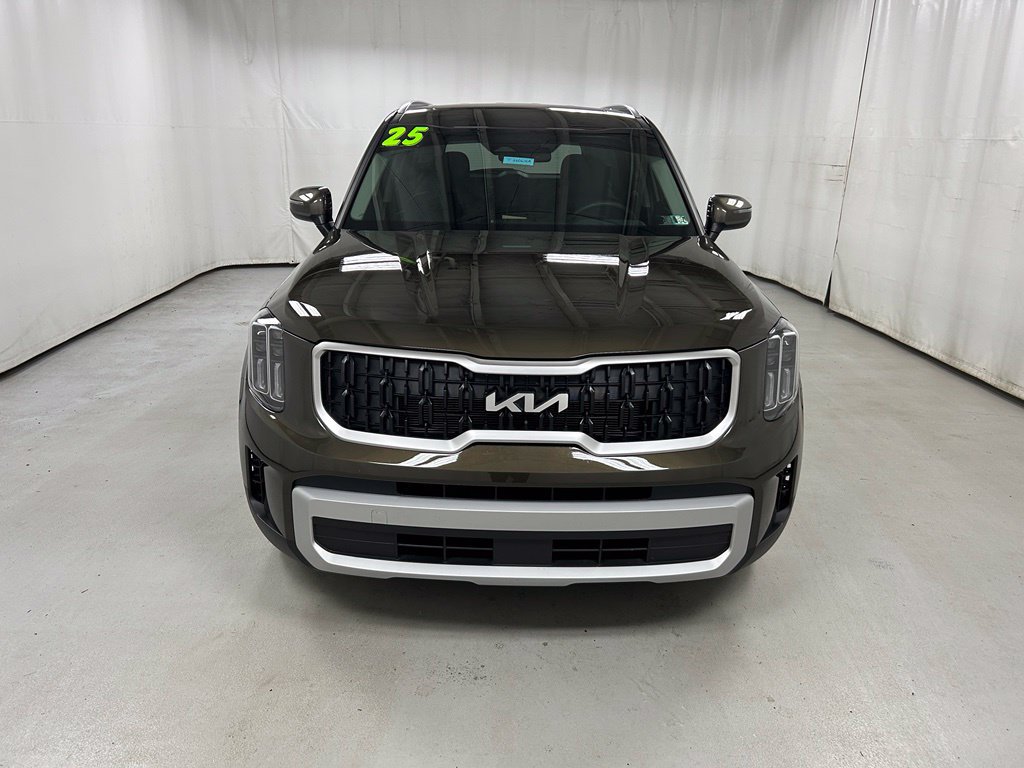 Used 2025 Kia Telluride EX w/ EX Captain's Chair Package AWD/4WD image 3