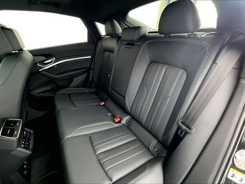 Used 2024 Audi Q8 e-tron Premium Plus w/ Premium Plus Package AWD/4WD image 34