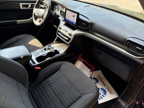 Used 2021 Ford Explorer XLT image 19
