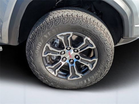 Used 2024 GMC Canyon AT4 w/ AT4 Premium Package image 10
