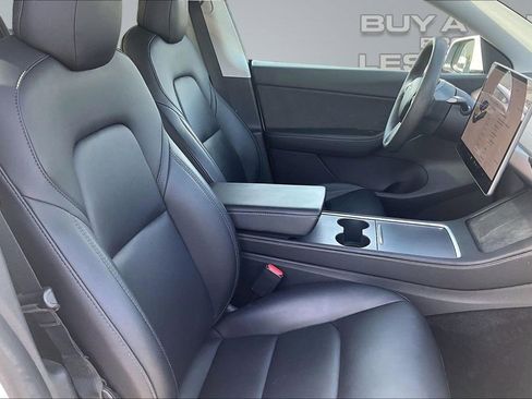 Used 2022 Tesla Model Y Long Range AWD/4WD image 7