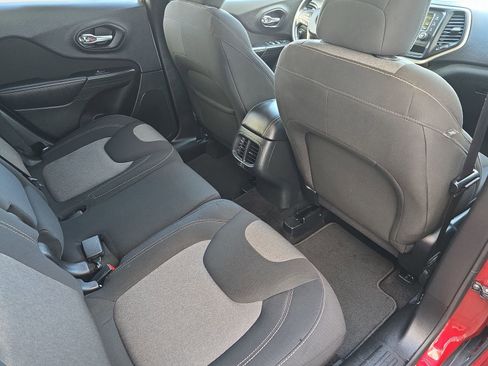 Used 2016 Jeep Cherokee Sport AWD/4WD image 13