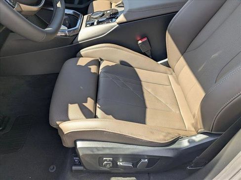 Used 2025 BMW X3 xDrive30i w/ Premium Package AWD/4WD image 4