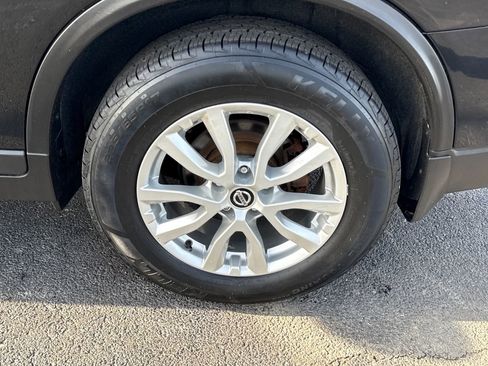 Used 2020 Nissan Rogue S image 11