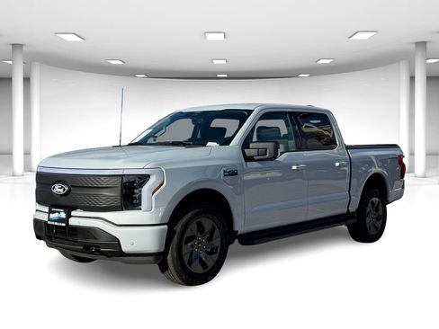 Used 2025 Ford F150 Lightning Flash image 2
