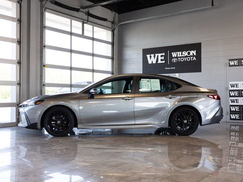 Used 2026 Toyota Camry SE FWD image 1