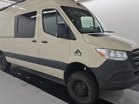 Used 2025 Mercedes-Benz Sprinter 2500 image 2