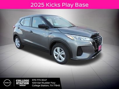New 2025 Nissan Kicks Play S