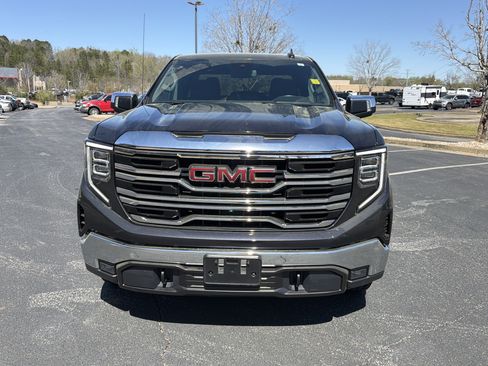 Used 2025 GMC Sierra 1500 SLT image 2