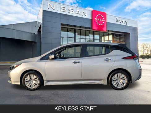 Used 2023 Nissan Leaf S image 6