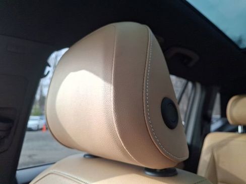 Certified 2024 Volkswagen Tiguan SE R-Line image 17