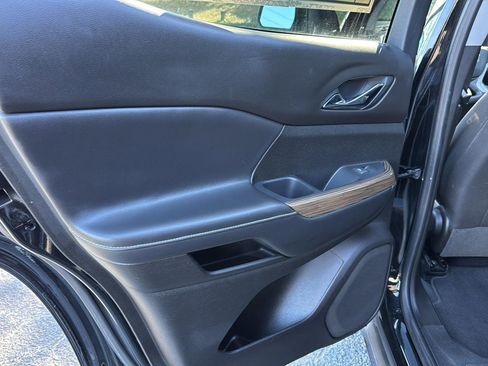 Used 2023 GMC Acadia SLE image 15