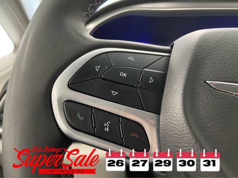 Used 2024 Chrysler Pacifica Touring-L image 23