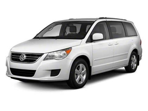 Used 2010 Volkswagen Routan SE image 1