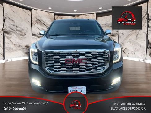 Used 2019 GMC Yukon XL SLT image 3