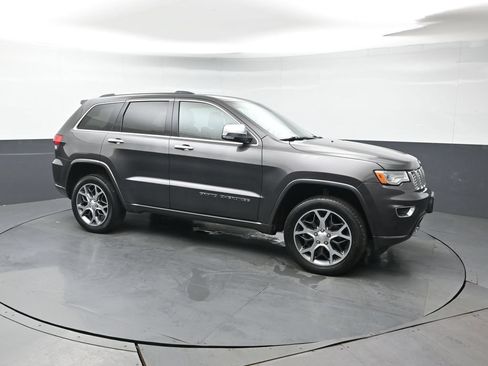 Used 2019 Jeep Grand Cherokee Overland AWD/4WD image 8