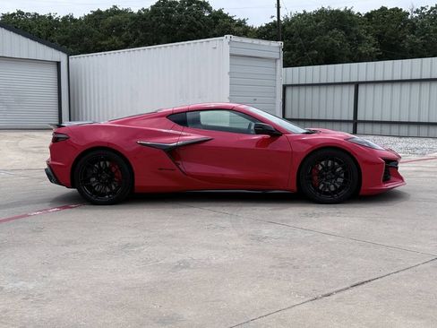 Used 2025 Chevrolet Corvette Z06 RWD image 3