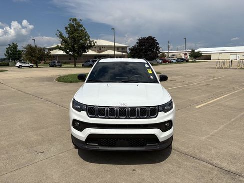 Used 2023 Jeep Compass Latitude AWD/4WD image 19