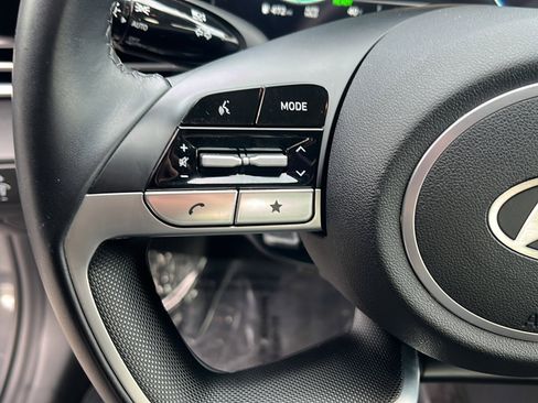 Certified 2024 Hyundai Elantra Limited image 25