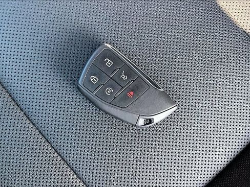 Certified 2025 Chevrolet Equinox EV RS AWD/4WD image 10
