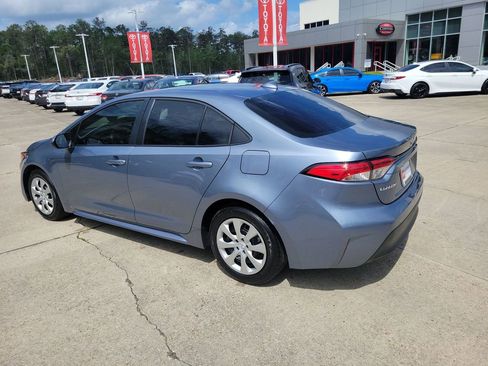 Used 2025 Toyota Corolla LE image 3