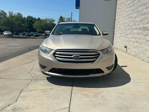 Used 2018 Ford Taurus Limited FWD image 8