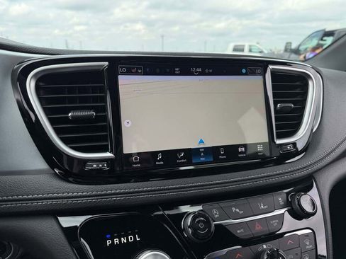 New 2026 Chrysler Pacifica Limited image 35