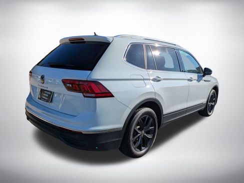 Used 2024 Volkswagen Tiguan SE image 4