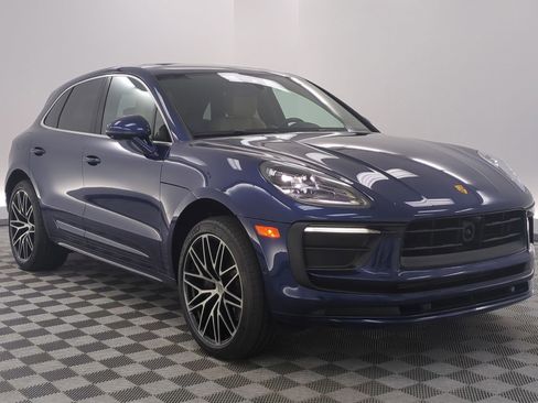 Certified 2023 Porsche Macan AWD/4WD image 6