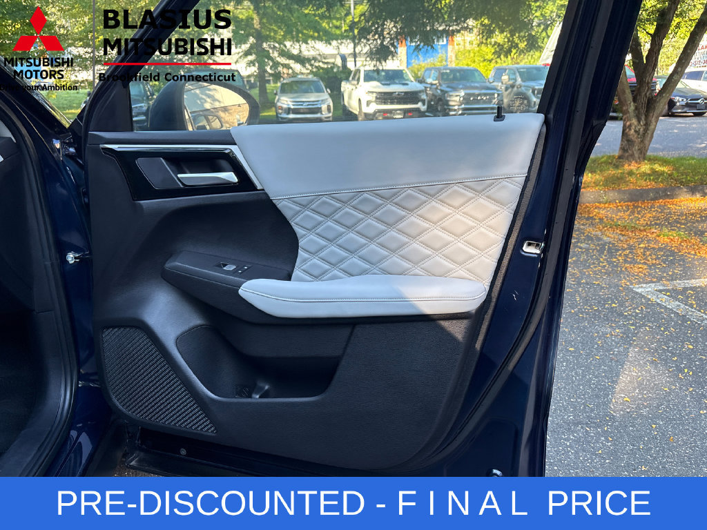 Used 2024 Mitsubishi Outlander SEL AWD/4WD image 36